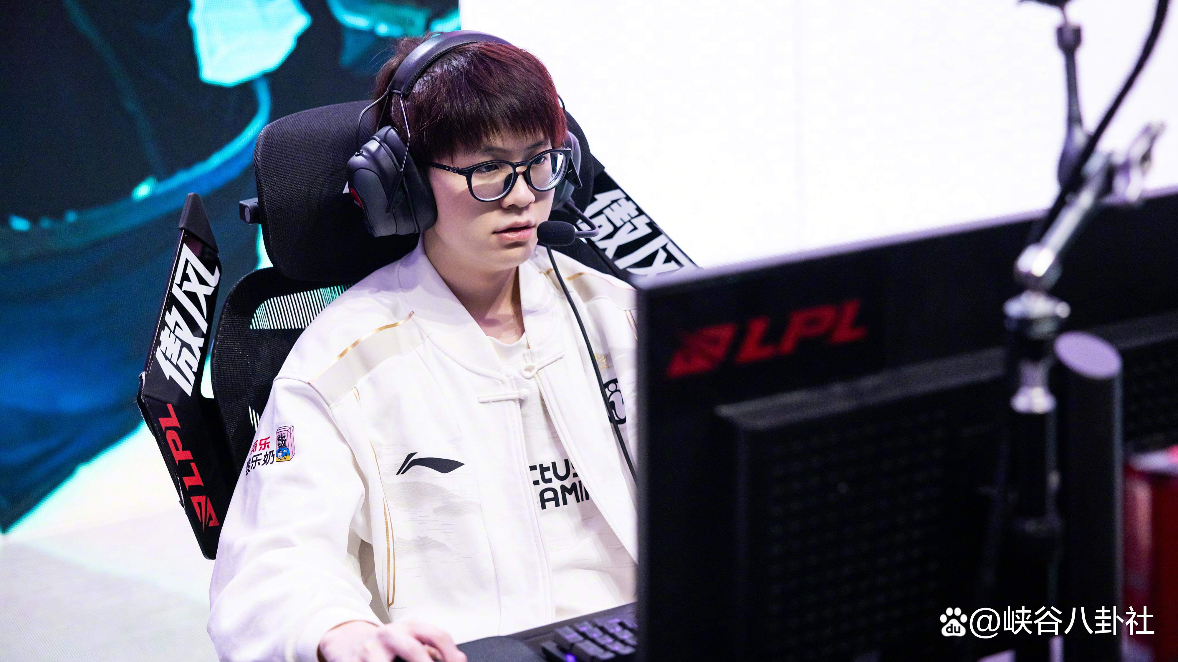 Rookie爆冷击败法国队，出色防守引爆全场！(kpl防守一波放手一搏)