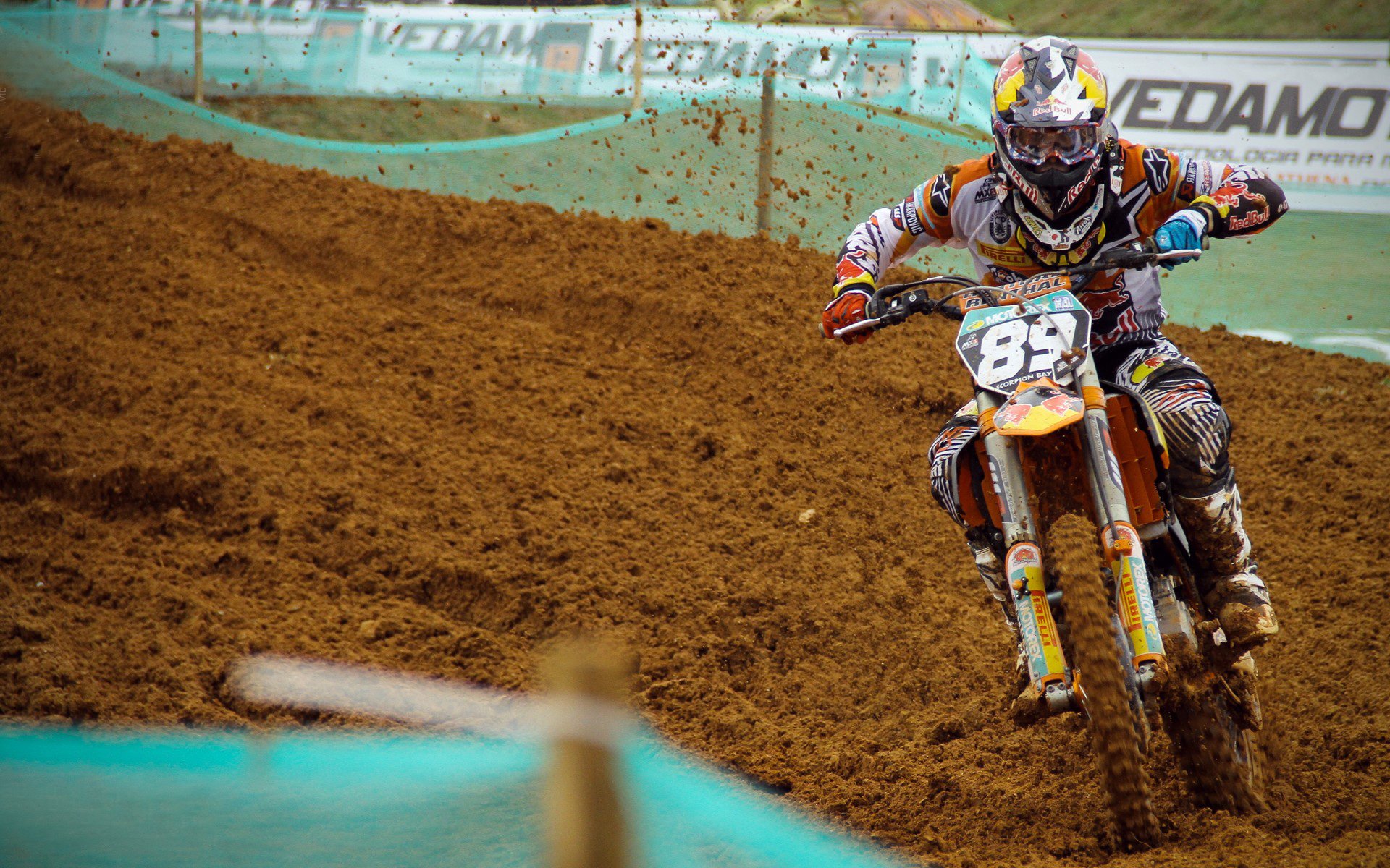 开云体育官网-F1赛车赛场焦点！俄罗斯队对阵法国队，爆冷逆转，黑马强势击败劲敌