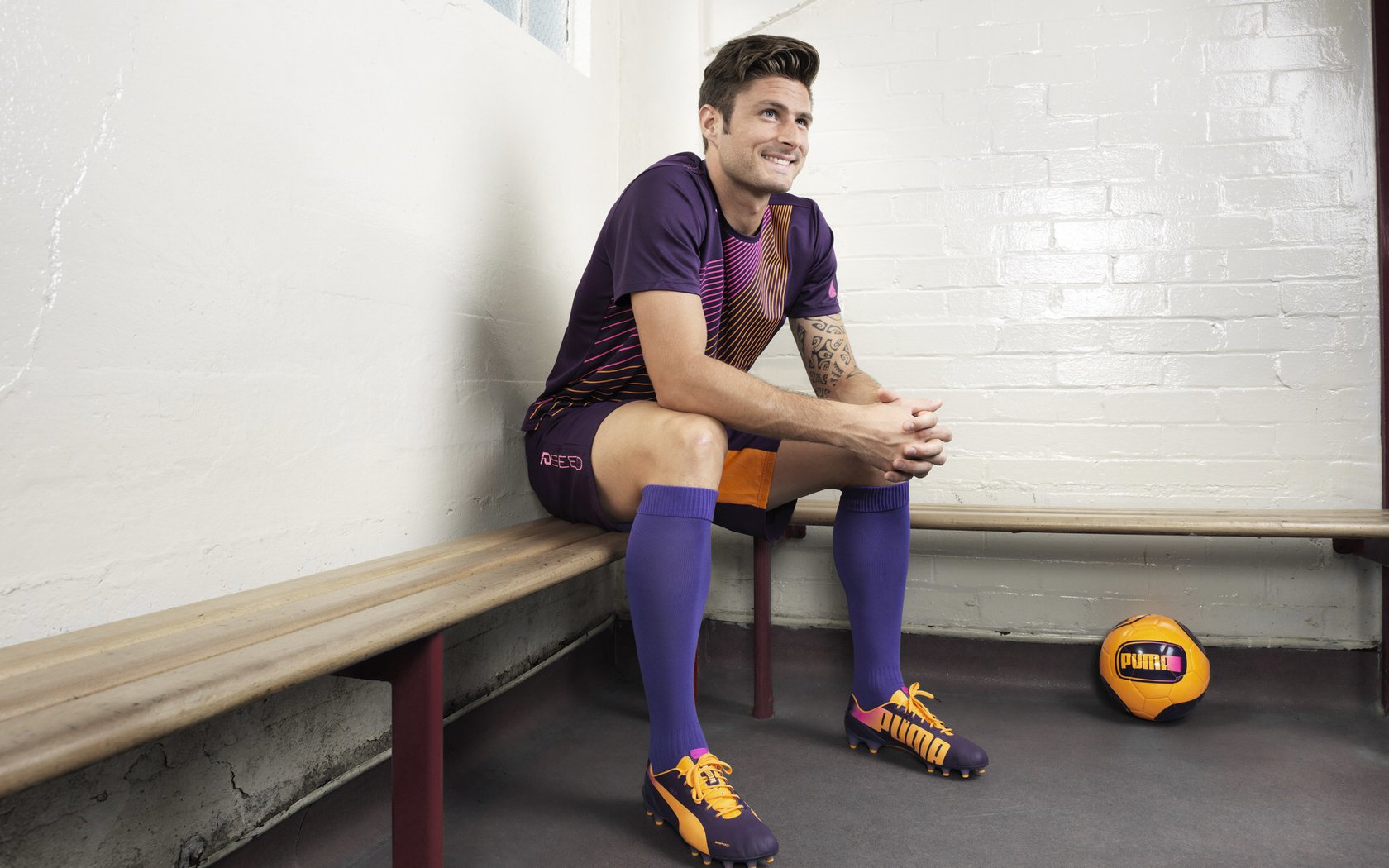 开云体育官方app-欧文赛后谦逊发言登热搜，武汉三镇险胜曼联引发热议